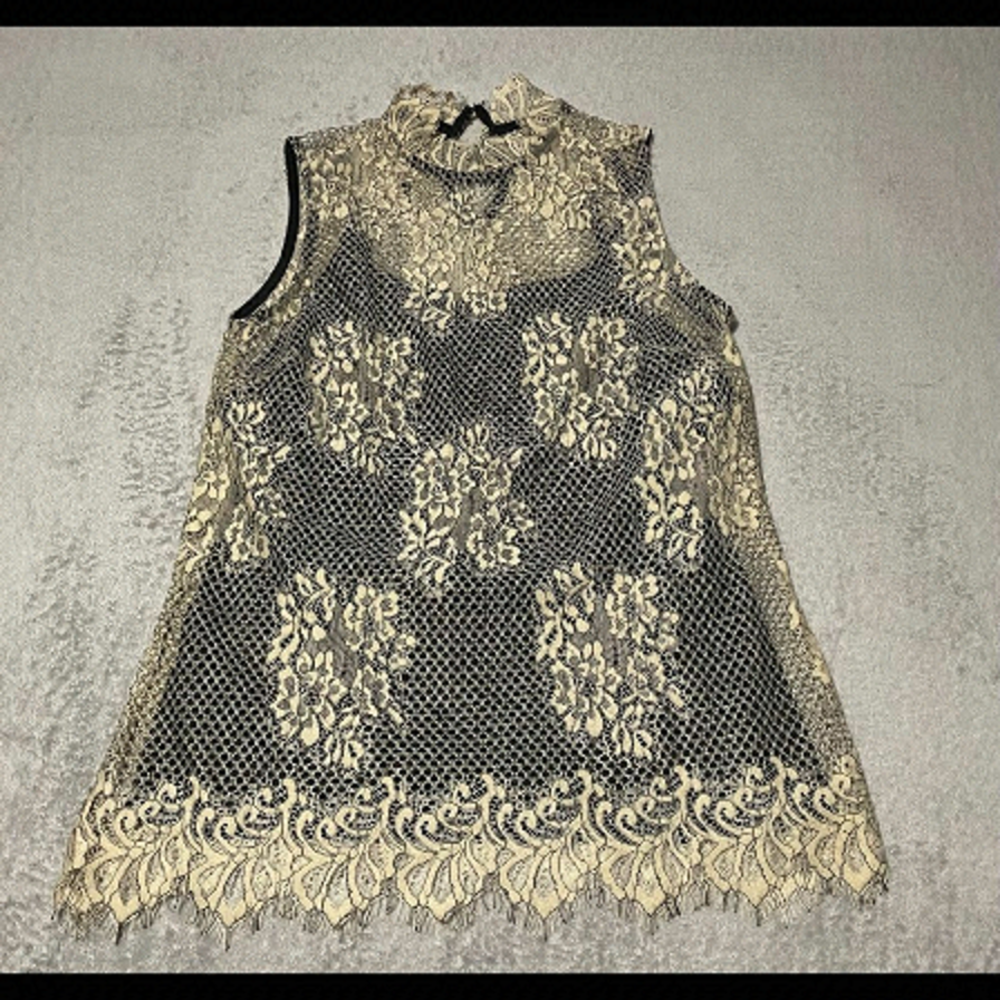 ULTRA Pink golden lace with black underlay mock neck size small GUC